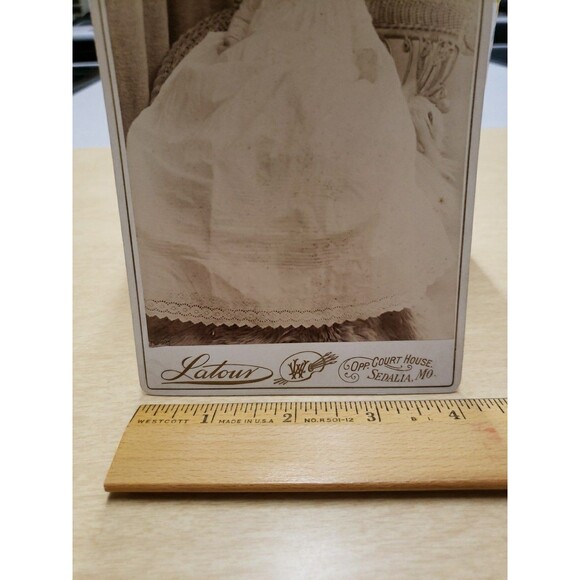 Antique Cabinet Card Photo Baby Infant c1880s LaTour Photographer Sedalia MO - Picture 11 of 12